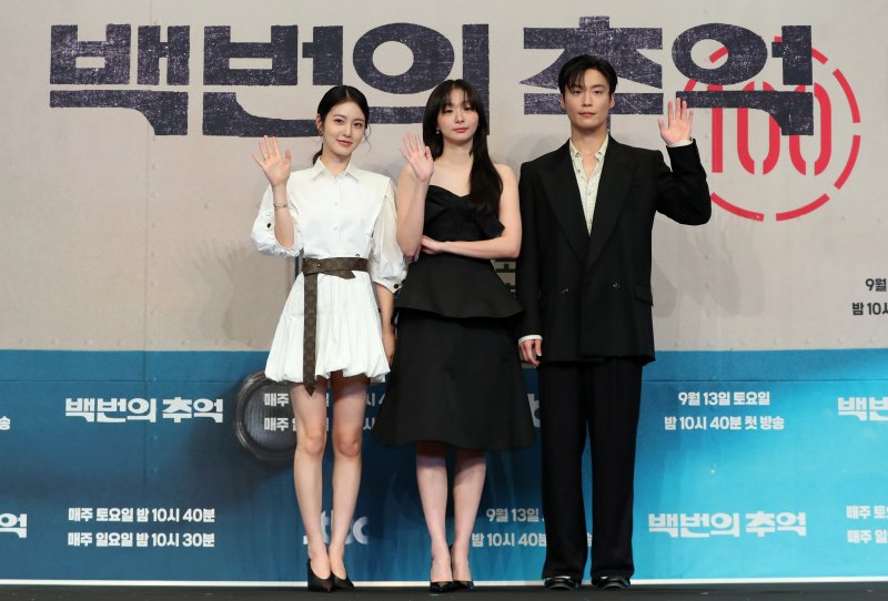 "연기 감탄"…김다미&middot;신예은, 버스 안내양 변신