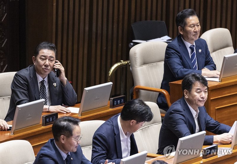 3대 특검법 개정안 처리 마친 민주당 대표와 원내대표 (출처=연합뉴스)