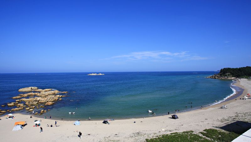 요란스럽지 않아 더욱 매력적인 고성 가진해변