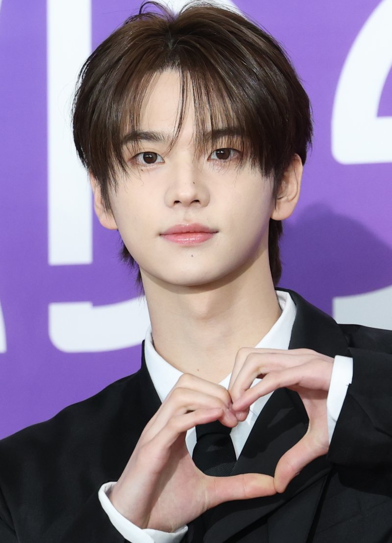 [단독] 투어스 신유, '인기가요' 새 MC 발탁…10월 첫 등장