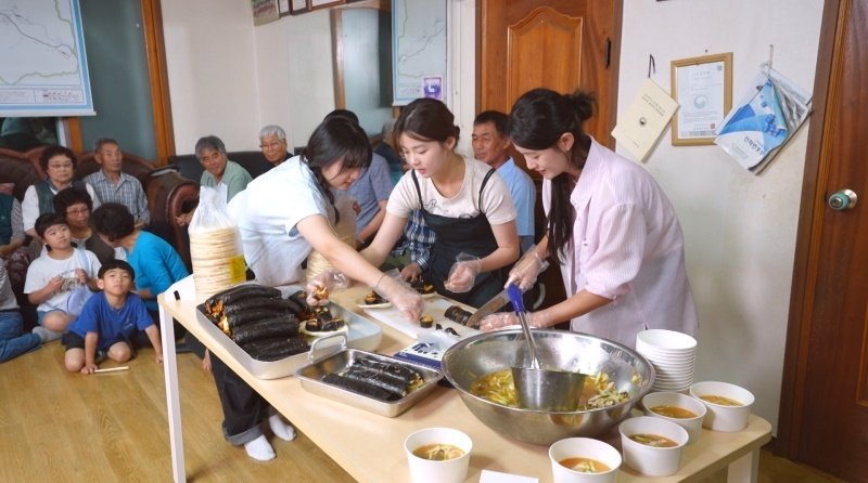 '13남매 장녀' 남보라 가족들과 김밥 800줄까지 싸봤다