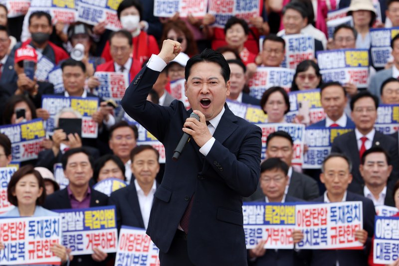 [서울=바카라사이트 온카판] 김명년 기자 = 장동혁 국민의힘 당 대표가 12일 오후 서울 여의도 바카라사이트 온카판서 열린 '야당탄압 독재정치 규탄대회'에서 연설하고 있다. 2025.09.12. kmn@newsis.com