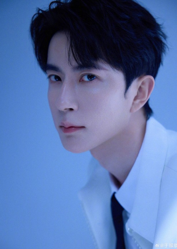 37세 中 유명배우 우몽롱, 건물서 추락사…범죄 혐의점 없다