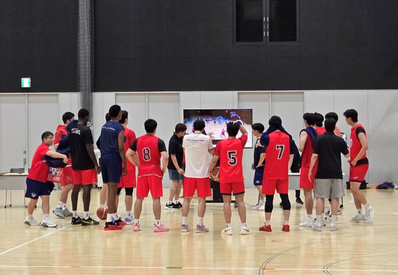 [후쿠오카(일본)=뉴시스] 하근수 기자= 프로농구 울산 현대메이저 바카라사이트 홈런, 라이징 제퍼 후쿠오카전 대비 최종 훈련 진행. 2025.09.12. hatriker22@newsis.com