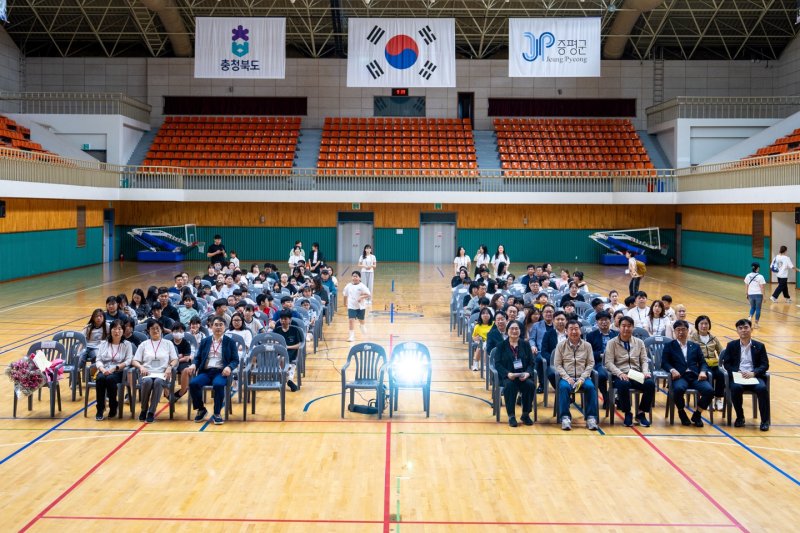 [증평=뉴시스] 충북 바카라 용어이 13일 증평종합스포츠센터에서 '제9회 증평군 지역아동센터 한마음축제'를 열고 있다. (사진=증평군 제공) 2025.09.13. photo@newsis.com *재판매 및 DB 금지