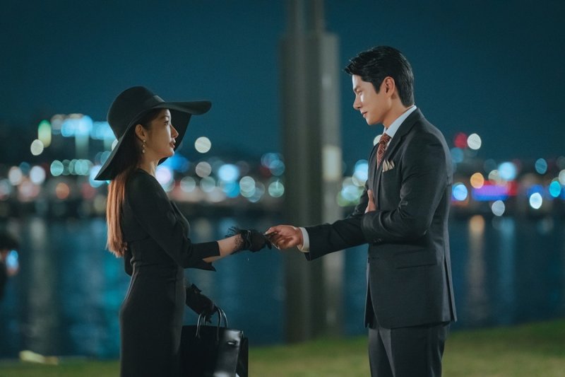 '컨피던스맨' 박민영·이이경, 애교 플러팅에 이글 눈빛…느끼 연기 배틀