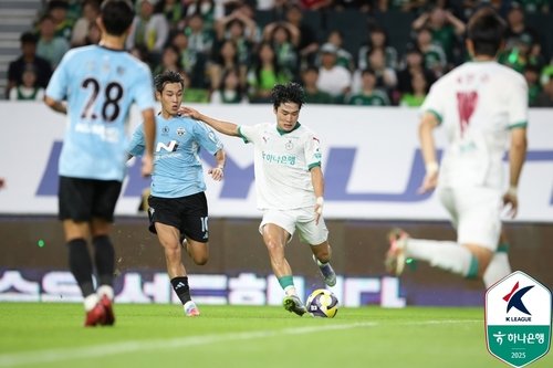 전북과 대전의 경기 모습. (출처=연합뉴스)