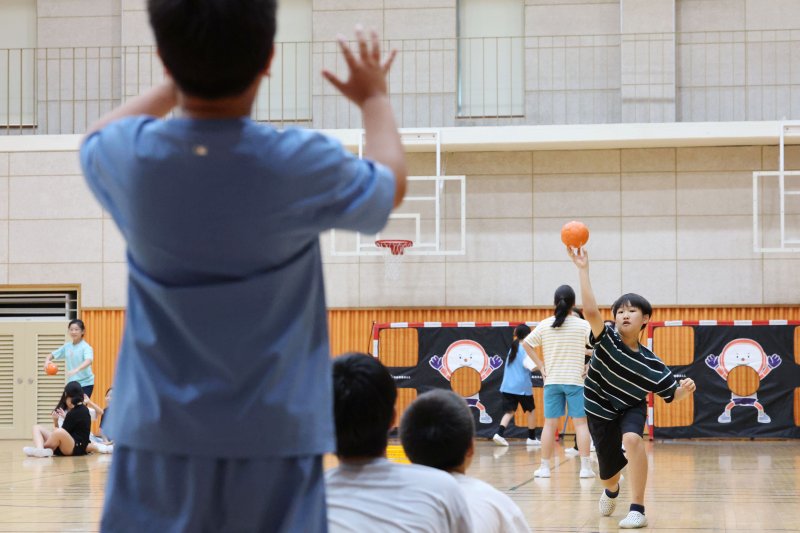 9일 서울 서대문구 북가좌초등학교에서 5학년 학생들이 핸볼 체육 수업을 하고 있다. 핸볼은 먹튀 없는 바카라 사이트의 저변 확대를 위한 학교형 스포츠이다. 2025.9.9/뉴스1 ⓒ News1 이광호 기자