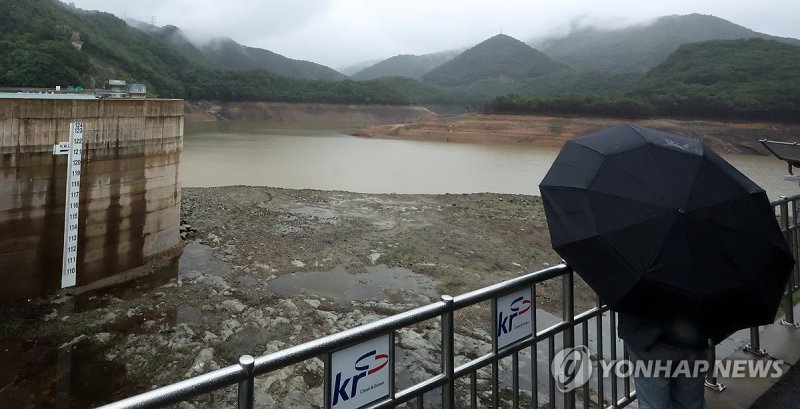 지난 12~13일 강릉지역에 90㎜의 단비가 내리면서 주요 식수원인 오봉저수지 저수율이 급격히 상승하고 있다. 연합뉴스