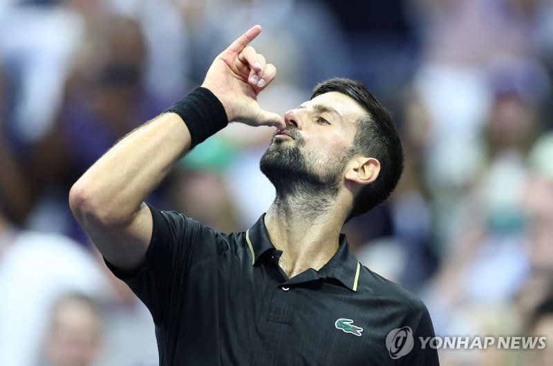 세레머니를 취하는 노바크 조코비치 (출처=연합뉴스)