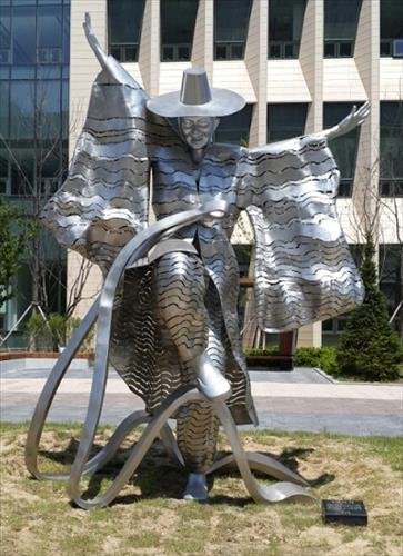 조형물 '흥겨운 우리 가락' (출처=연합뉴스)