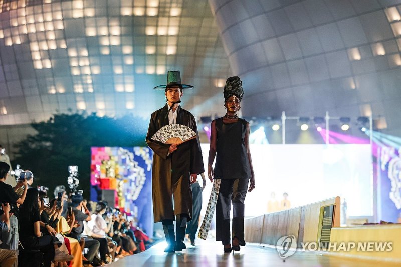 문화 교류의 장 '아프리카 패션쇼' (출처=연합뉴스)