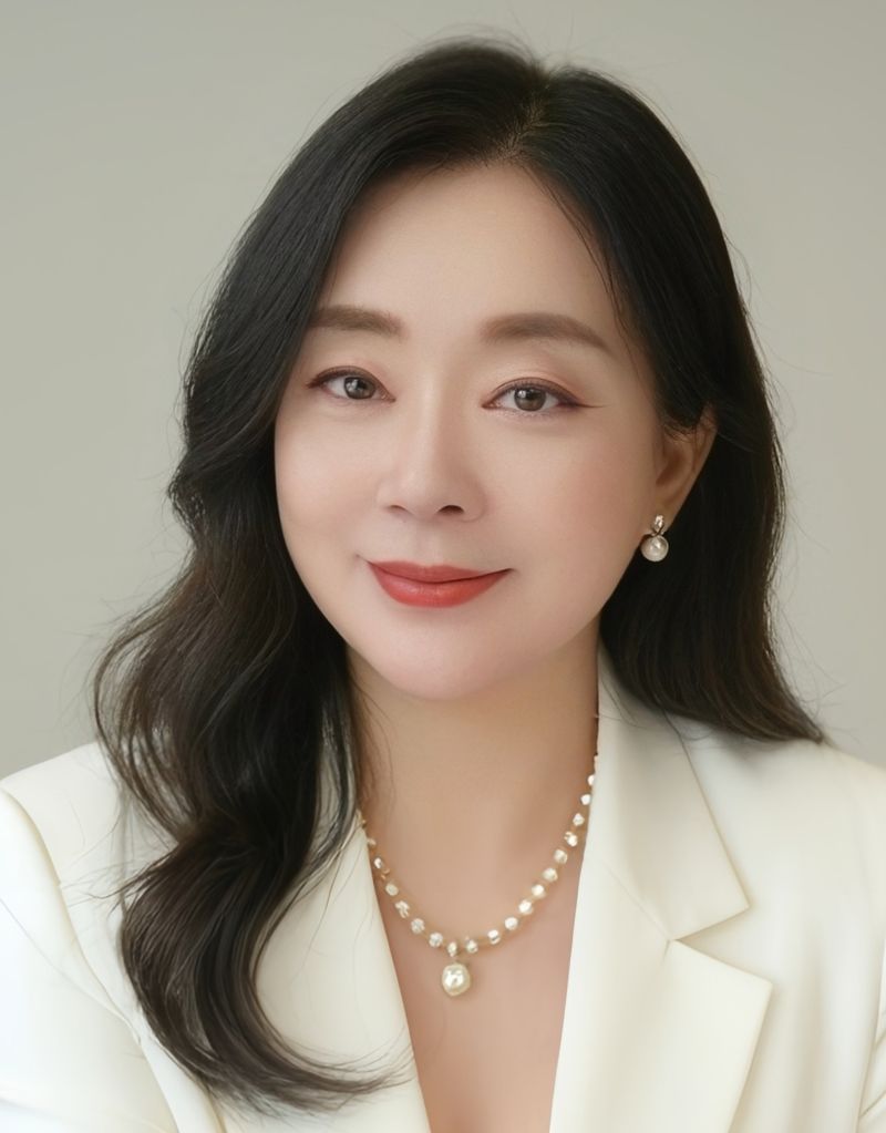 '숨과 쉼 가을음악회'를 기획하고 이끌고 있는 이은경 부산국제예술단 단장(소프라노). (사)부산국제예술단 제공