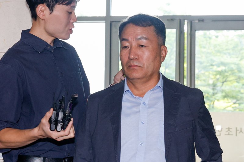 김계환 전 해병대 사령관이 14일 오전 서울 서초구 순직해병특검(특별검사 이명현)에서 피의자 신분으로 4차 조사를 받기 위해 출석하고 있다. 김 전 사령관은 지난 2023년 7월 해병대원 사망 사고 조사를 맡은 박정훈 전 해병대 수사단장(대령)에게 'VIP(당시 윤석열 대통령) 격노' 내용을 전달했다는 의혹을 받는다. 2025.9.14/뉴스1 ⓒ News1 안은나 기자