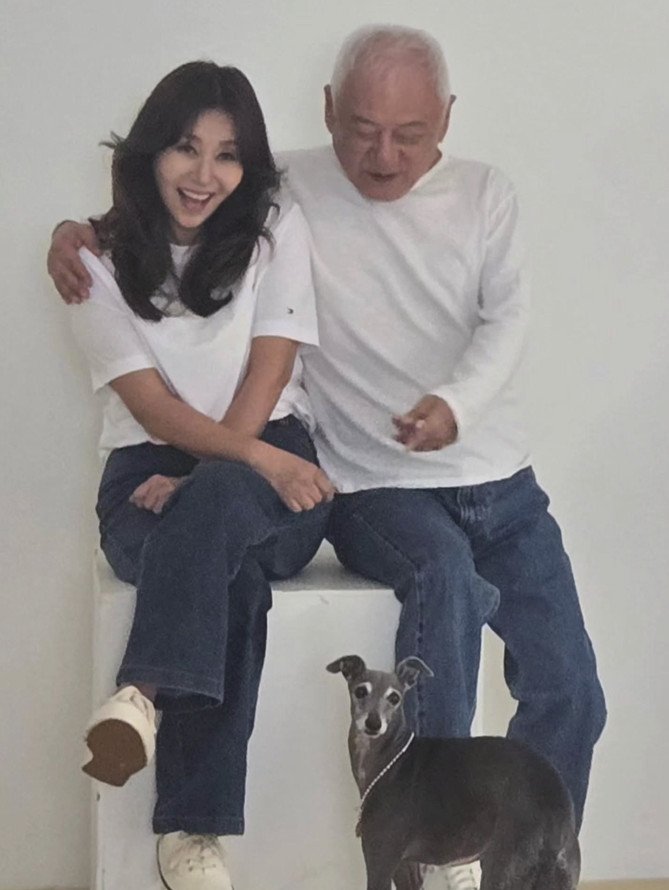 최명길♥김한길, 다정한 커플샷…행복 가득 가족사진 [N샷]