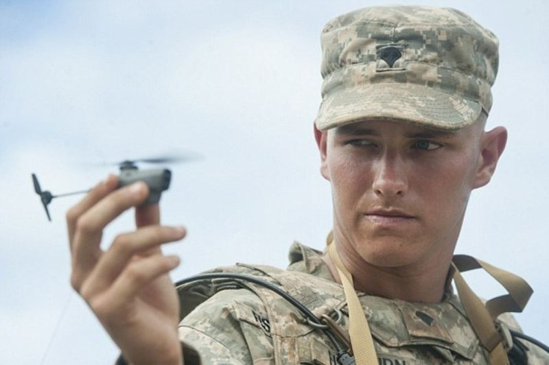 우크라이나에도 호주머니에 넣고 다닐 수 있는 초소형 '블랙호넷' 나노 드론이 공급됐다. 노르웨이와 영국 정부는 지난 2022년 8월 25일 러시아 침공을 받은 우크라이나에 이 드론을 지원하기로 결정했다고 발표했다. 블랙호넷은 미국 텔레다인 플리어사에서 조달해 공급한 것으로 알려졌다. 미 공군