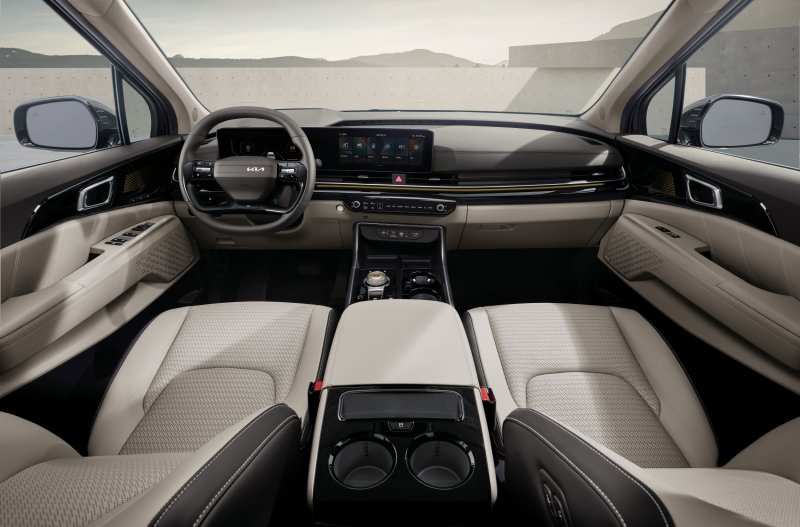 기아가 국내 대표 프리미엄 리무진 '카니발 하이리무진'의 연식 변경 모델인 '더 2026 카니발 하이리무진'을 15일 출시, 판매를 시작한다고 밝혔다. 사진은 더 2026 카니발 하이리무진 내장. photo@yna.co.kr