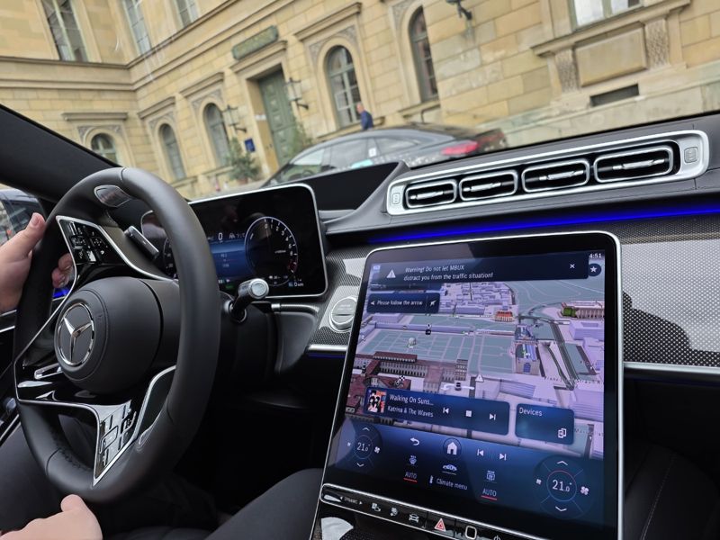 레벨3 자율주행 시스템이 탑재된 메르세데스-벤츠 S클래스 '드라이브 파일럿(Drive Pilot)' 내부 모습.