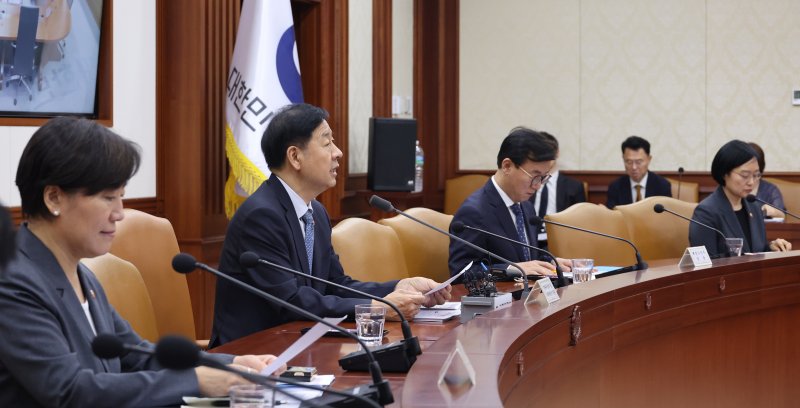 [서울=뉴시스] 김명원 기자 = 구윤철 부총리 겸 기획재정부 장관이 15일 오전 서울 종로구 정부서울청사에서 열린 경제관계장관회의에 참석해 발언하고 있다. 2025.09.15. kmx1105@newsis.com