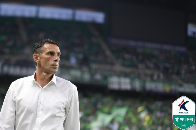 전북현대의 새로운 전성기를 이끌고 있는 포옛 감독 (한국프로축구연맹 제공)