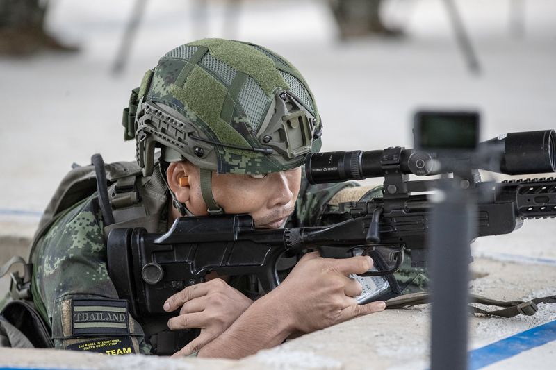육군은 지난 10부터 15일 일정으로 '제2회 국방부장관배 국제 저격수 경연대회(K-ISC)를 개최했다. 사진은 대회에 참가한 태국군 저격수가 장거리 정밀사격을 실시하고 있는 모습. 육군 제공