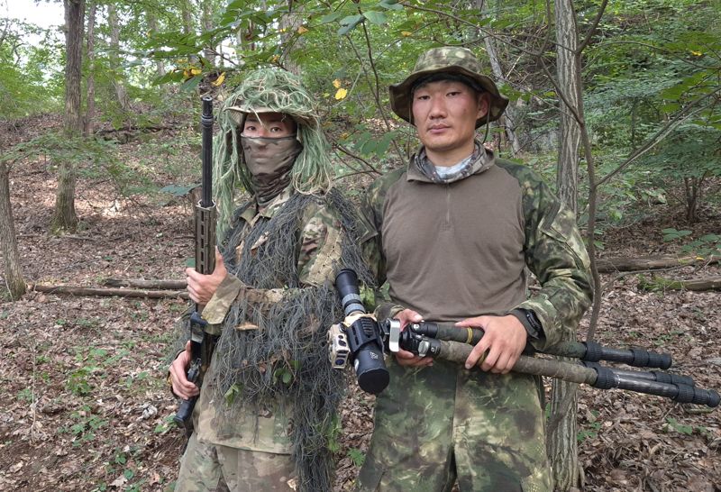 육군은 지난 10부터 15일 일정으로 '제2회 국방부장관배 국제 저격수 경연대회(K-ISC)를 개최했다. 사진은 레전드 부문 우승을 차지한 1군단 특공연대 김성범 중사(왼쪽)와 박대운 상사(오른쪽)의 모습. 육군 제공