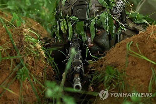 폴란드의 예비군 편성 자원자 군사훈련 (출처=연합뉴스)