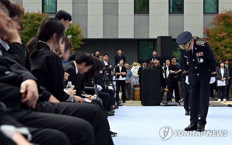 고개 숙인 김용진 해양경찰청장 (출처=연합뉴스)