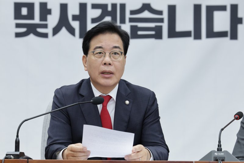 송언석 국민의힘 원내대표가 지난 12일 오전 서울 여의도 국회에서 열린 원내대책회의에서 발언하고 있다. 바카라 전략1