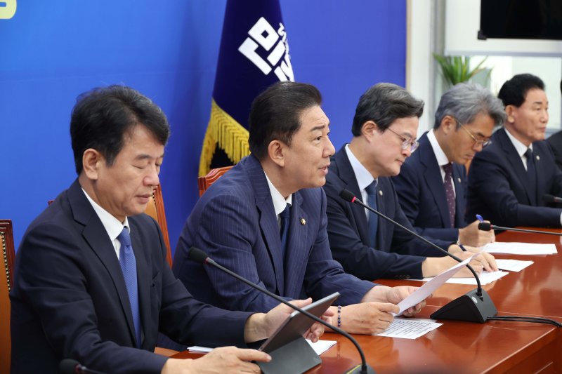 김병기 더불어바카라사이트 홍보 승리바카라 원내대표가 16일 국회에서 열린 원내대책회의에서 발언을 하고 있다. 뉴시스