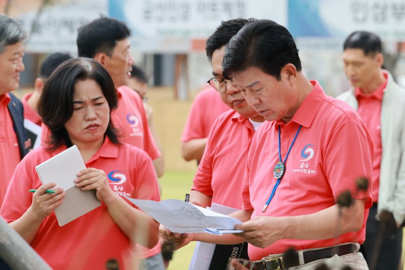 박범인 금산군수가 제43회 바카라 카지노 최종점검하는 모습.(금산군 제공.재판매 및 DB금지)/뉴스1