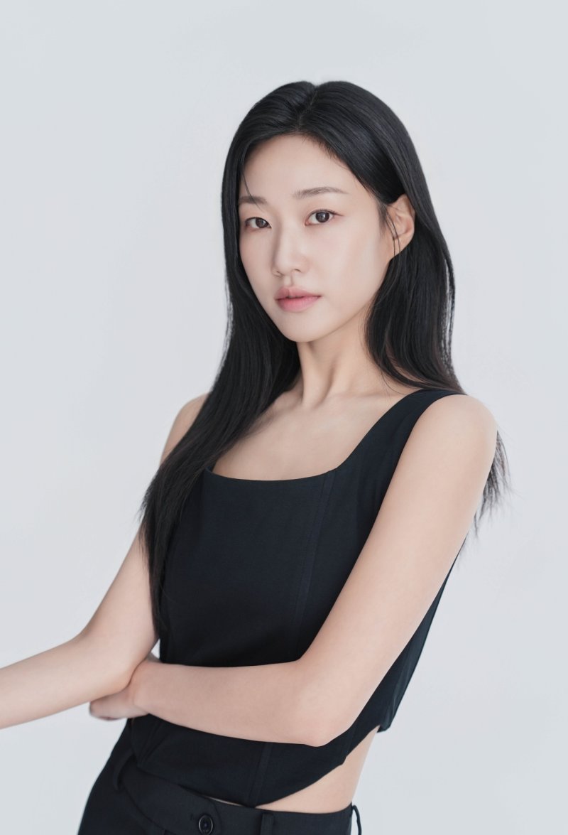 하윤경, 새 프로필 공개…'신의 구슬'→'철들무렵' 대세 행보