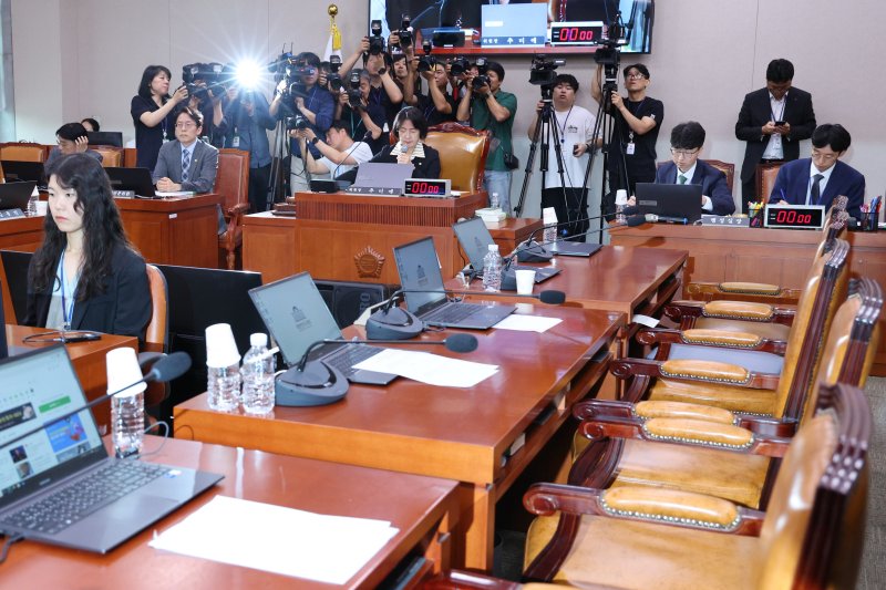 16일 오후 서울 여의도 국회에서 열린 법제사법위원회 전체회의에서 나경원 국민의힘 간사 선임의 건이 부결되고 있다. 2025.9 16/뉴스1 2025.9.16/뉴스1 ⓒ News1 신웅수 기자