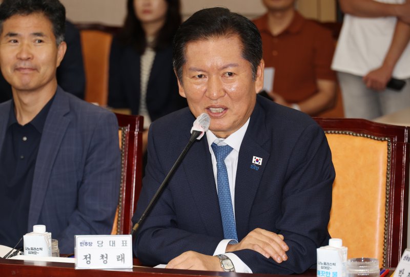 16일 전북특별자치도청에서 열린 더불어민주당-전북도 예산정책협의회에서 정청래 당 대표가 발언하고 있다. 연합뉴스