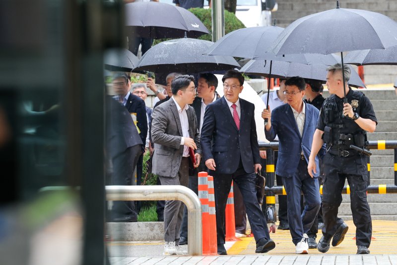 권성동 국민의힘 의원이 16일 오후 서울 서초구 중앙지방법원에서 '통일교 불법 정치자금 수수' 의혹(정치자금법 위반 혐의) 관련 구속 전 피의자 심문(영장실질심사)에 출석하고 있다. 2025.9.16/뉴스1 ⓒ News1 안은나 기자