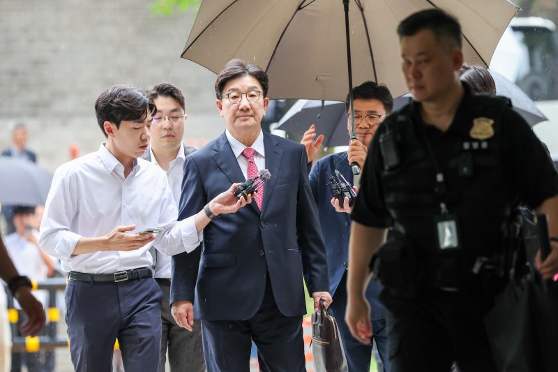 권성동 국민의힘 의원이 16일 오후 서울 서초구 중앙지방법원에서 '통일교 불법 정치자금 수수' 의혹(정치자금법 위반 혐의) 관련 구속 전 피의자 심문(영장실질심사)에 출석하고 있다. 2025.9.16/뉴스1 ⓒ News1 안은나 기자