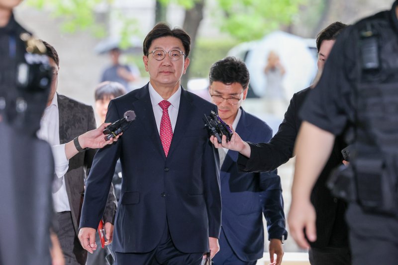 권성동 국민의힘 의원이 16일 오후 서울 서초구 중앙지방법원에서 '통일교 불법 정치자금 수수' 의혹(정치자금법 위반 혐의) 관련 구속 전 피의자 심문(영장실질심사)에 출석하고 있다. 2025.9.16/뉴스1 ⓒ News1 안은나 기자