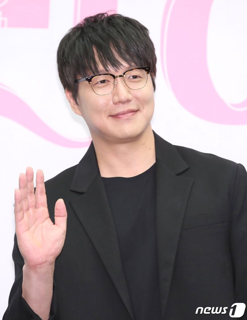 성시경 '1인 기획사' 14년 동안 미등록 운영 논란, 알고 보니...