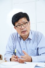 권율 대외경제정책연구원 선임연구위원