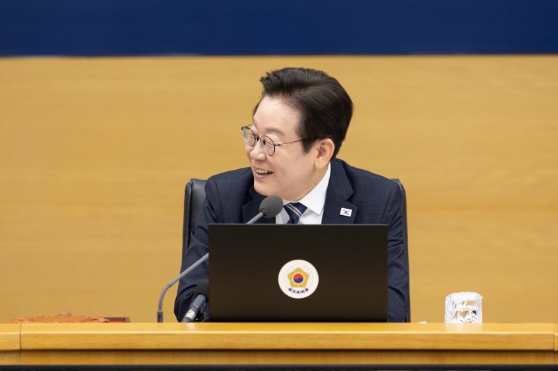 이재명 대통령이 지난 16일 세종시 정부세종청사에서 열린 제42회 국무회의에서 발언하고 있다. 대통령실 제공