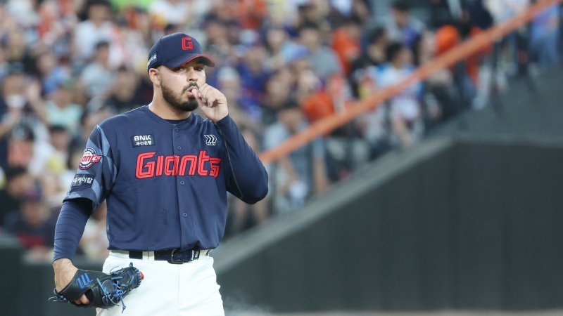 레이예스는 동행 유력, 감보아는 교체에 무게... 외국인 선수에 2026 롯데의 운명이 걸렸다