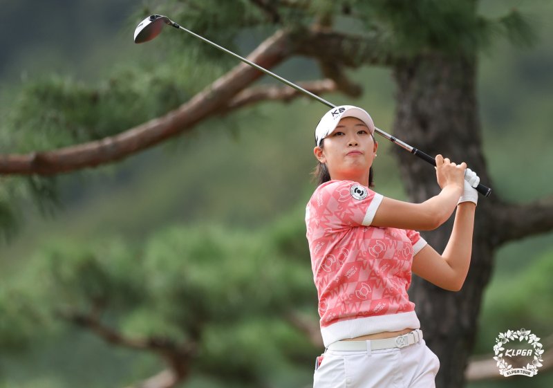 [서울=뉴시스]KLPGA 읏맨오픈 우승한 에볼루션 바카라. (사진=KLPGA 투어 제공)