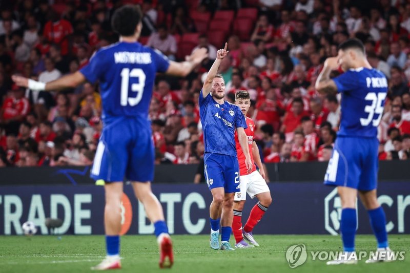 벤피카를 상대로 역전 결승 골을 터트린 카라바흐 카슈추크(가운데). (출처=연합뉴스)