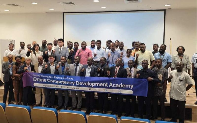 16일(현지시간) 드론 역량개발 아카데미 참석자들이 기념 촬영을 하고 있다. TS 제공