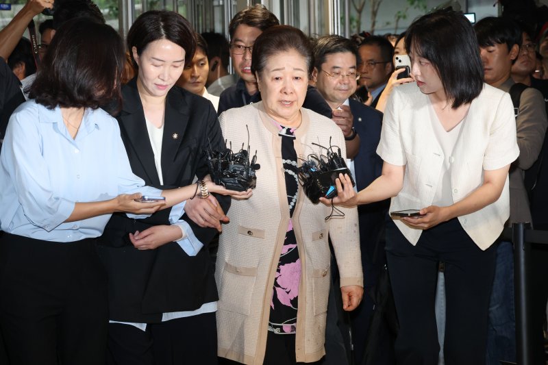 불법 정치 자금 제공 혐의를 받는 한학자 통일교 총재가 17일 오전 서울 종로구 김건희 특검팀(특별검사 민중기) 사무실에 출석하고 있다. 2025.9.17/뉴스1 ⓒ News1 이광호 기자