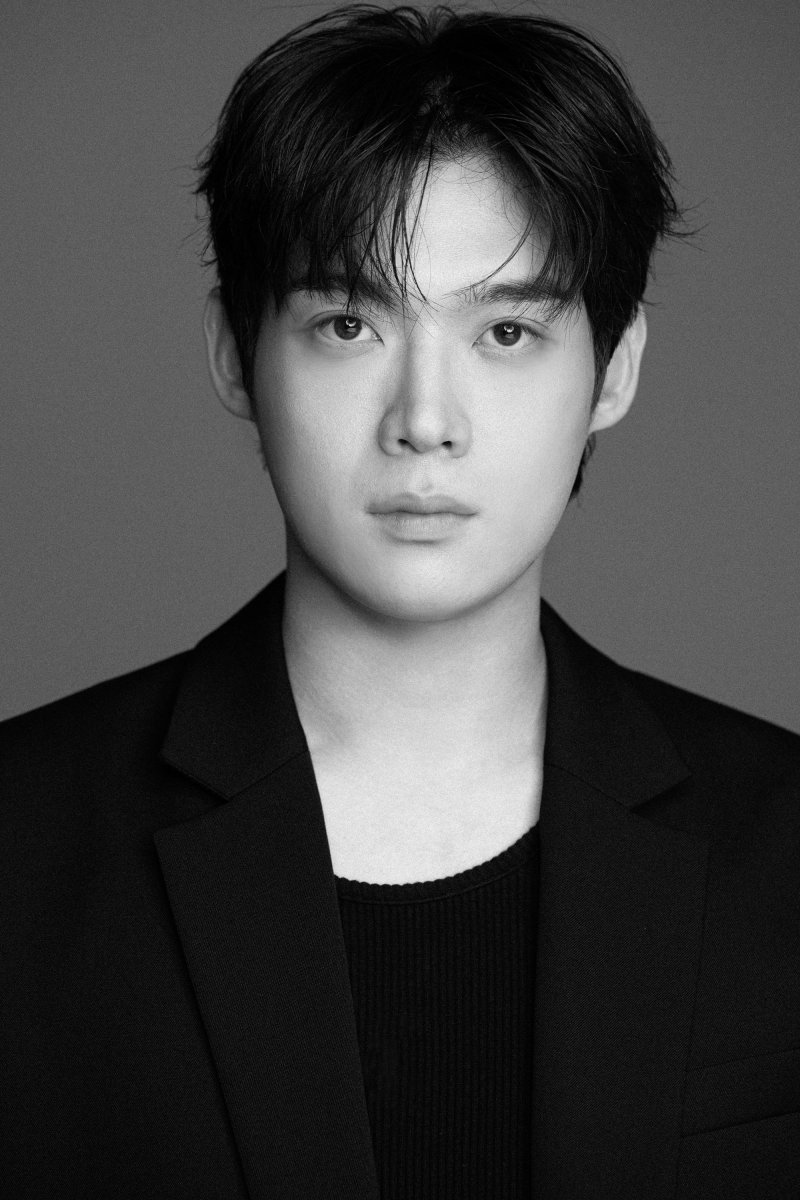 신예 윤도건, 로그스튜디오 전속계약…이재욱 한솥밥