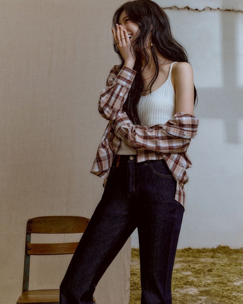 수지, 가을 분위기 물씬 스타일링…쭉 뻗은 각선미 '눈길' [N샷]