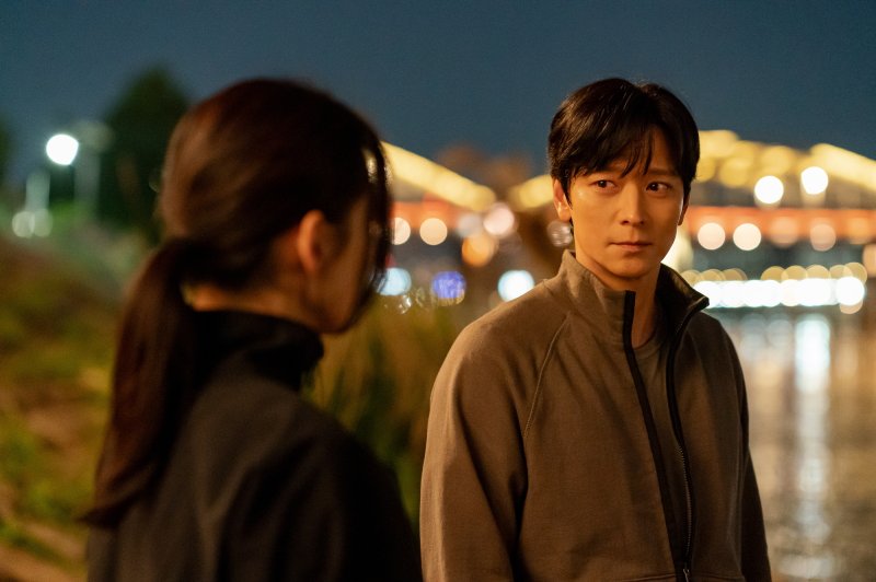 '북극성' 전지현·강동원 위기 속 멜로 더 짙어진다