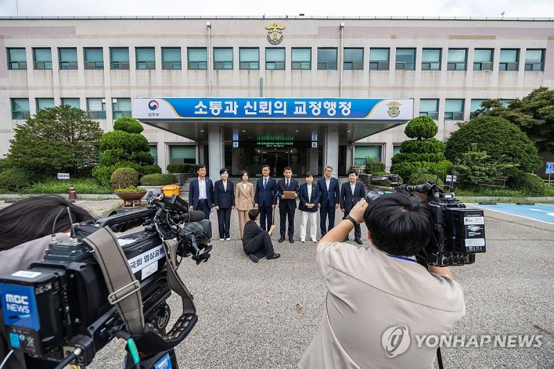 여당 법사위 서울구치소 현장검증 브리핑 (출처=연합뉴스)