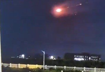하늘 가로지른 밝은 빛, '쾅'소리와 함께 추락... 혹시 UFO?